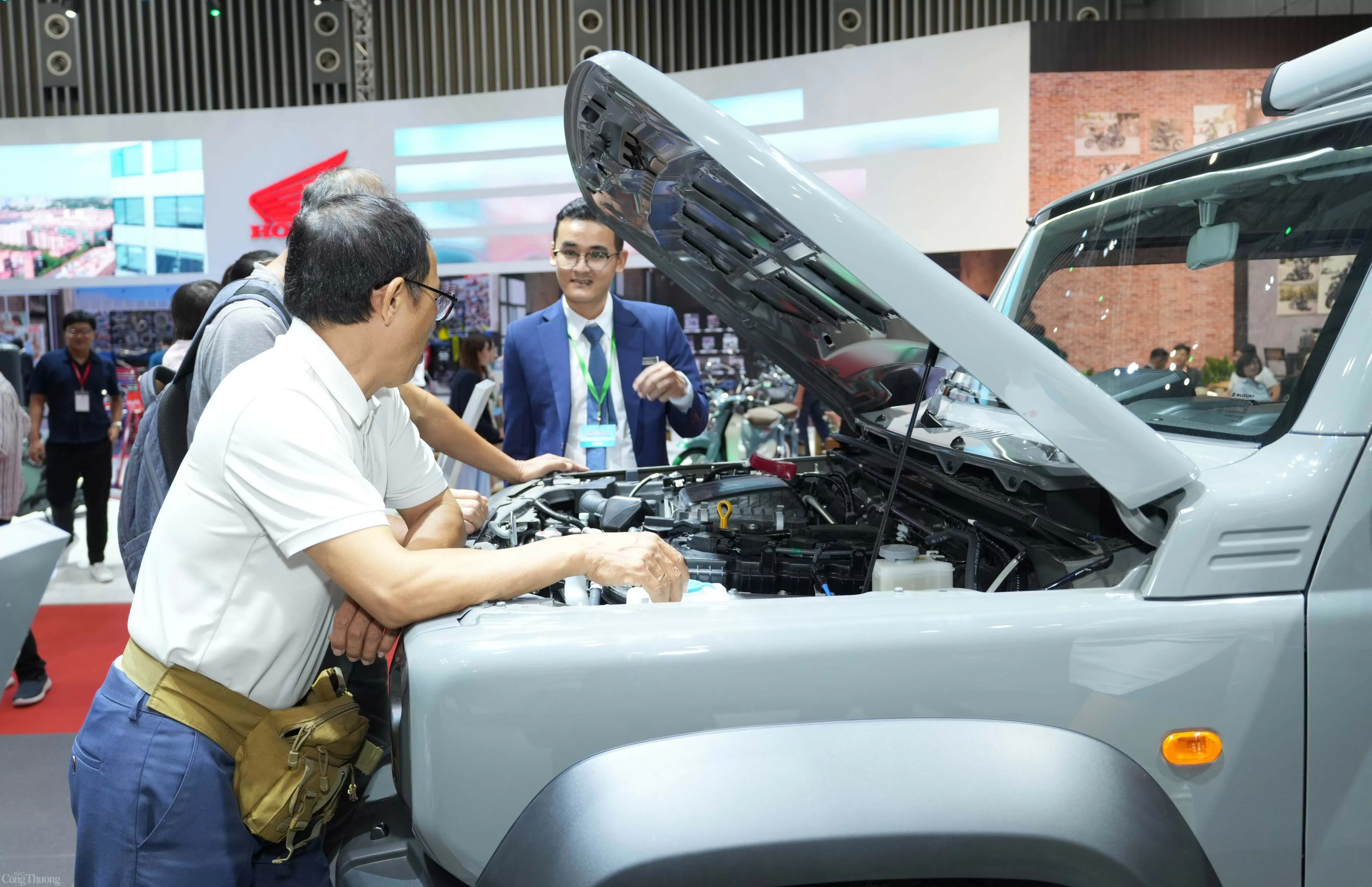 Vietnam Motor Show 2024: Trải nghiệm loạt ô tô địa hình dành cho dân phượt thủ thích 'leo đèo, lội suối'