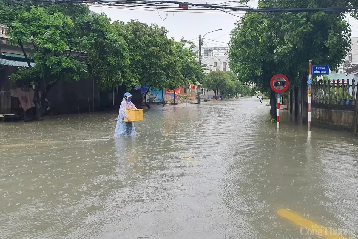 Quảng Trị: Nước lũ gây ngập nhiều tuyến đường và nhà dân