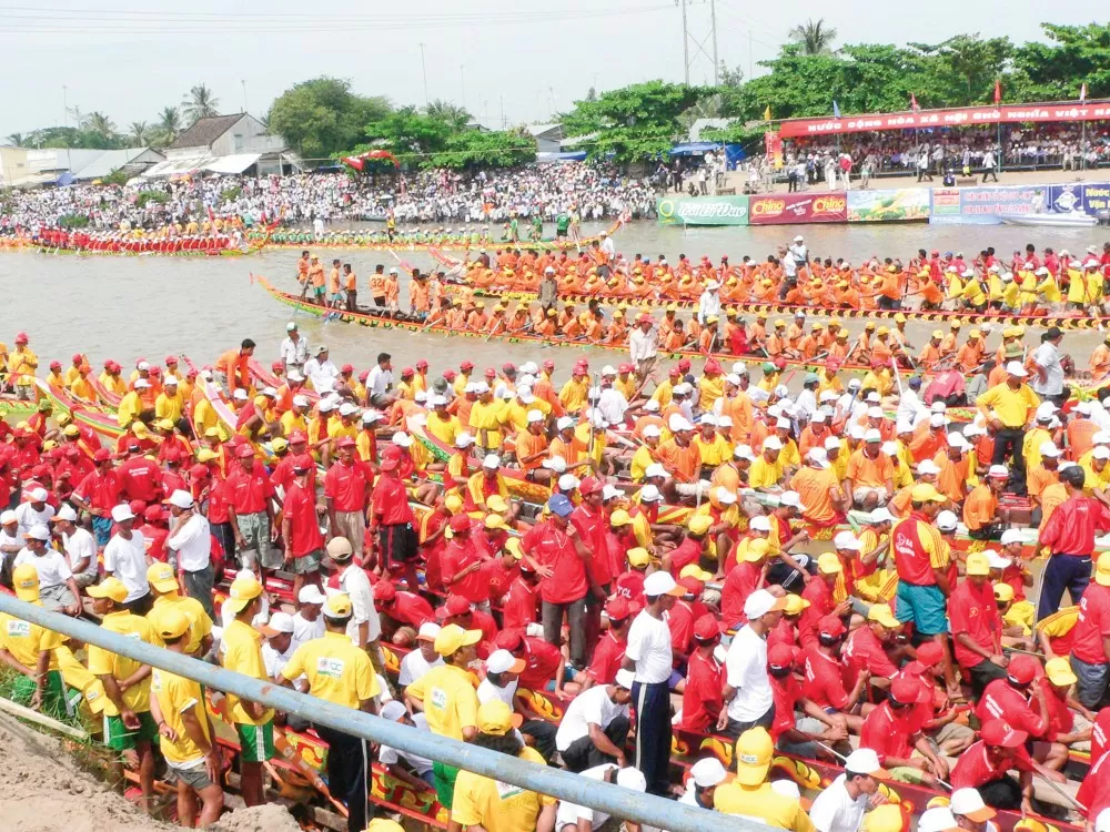 Đua ghe ngo hoat động không thể thiếu trong Lễ hội Ok Om Bok. Ảnh minh họa