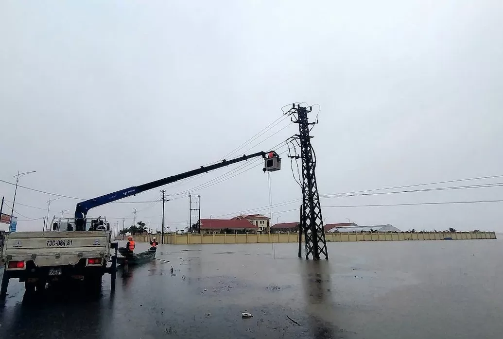 Hàng trăm nghìn khách hàng sử dụng điện miền Trung - Tây Nguyên bị mất điện do bão số 6 (Ảnh:CTV)