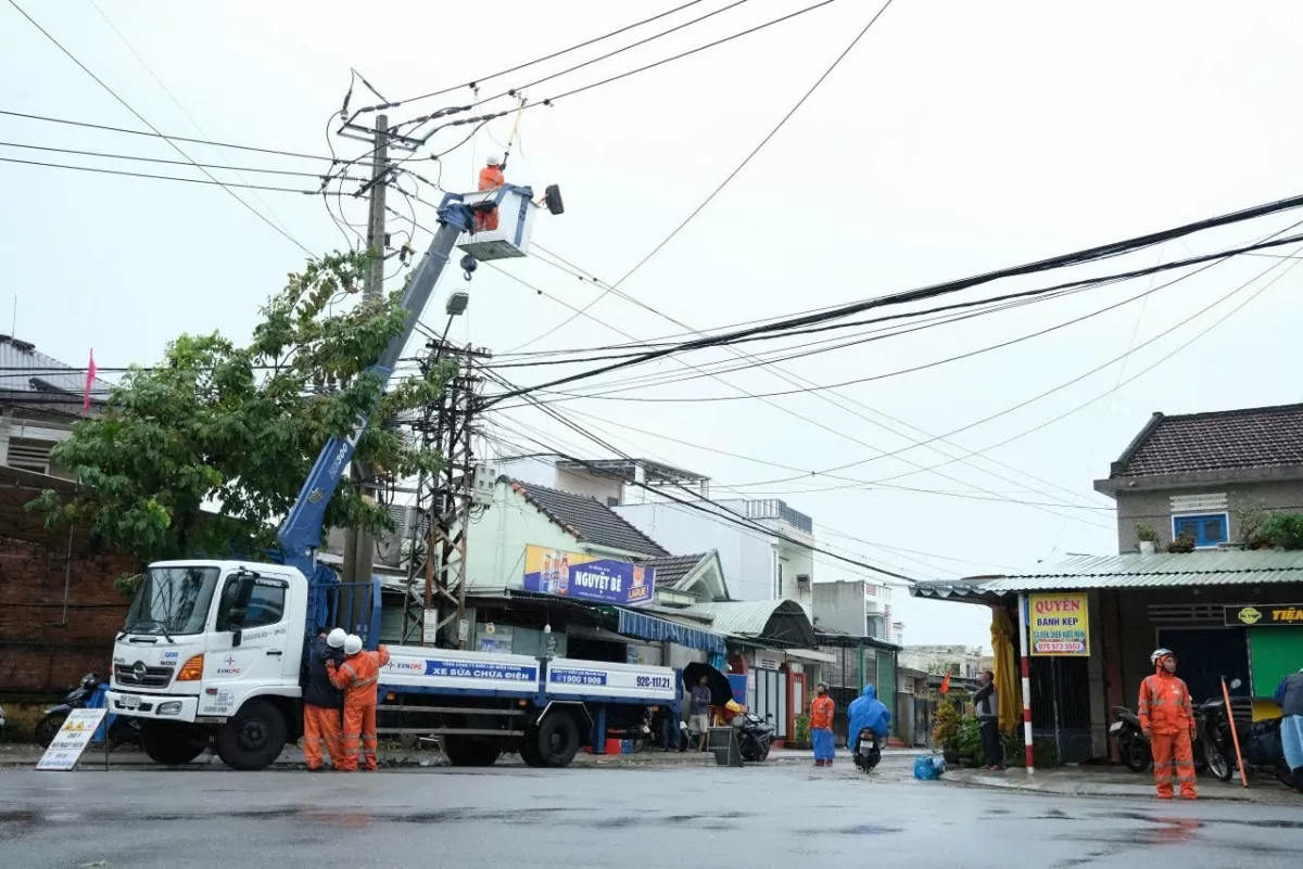 Nỗ lực cấp điện trở lại sớm nhất cho người dân (Ảnh:CTV)