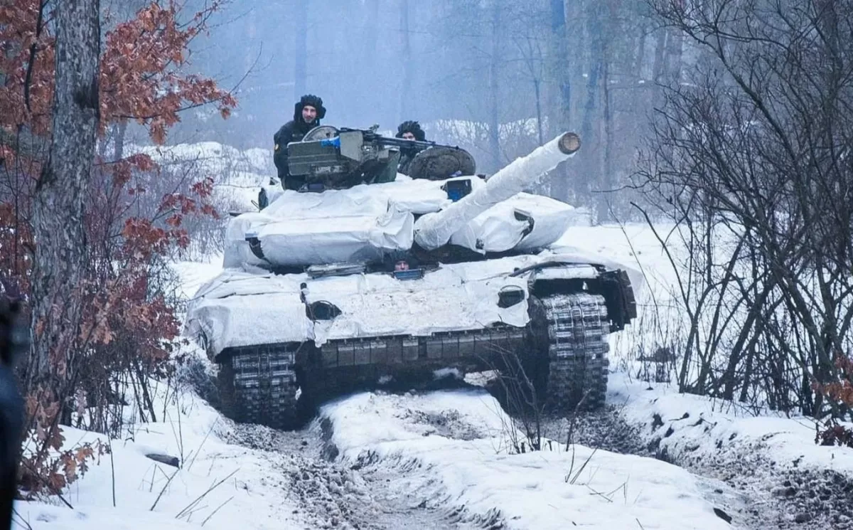 Băng giá và khói lửa bao trùm tiền tuyến Ukraine, trong tình trạng thiếu hụt nhiên liệu đáng lo ngại. Ảnh: Reuters