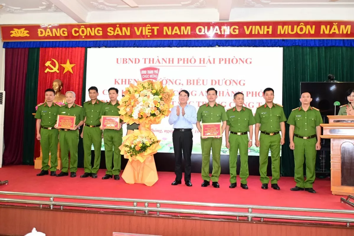 Hải Phòng: Khen thưởng lực lượng phá vụ nổ súng vào đêm 17/10