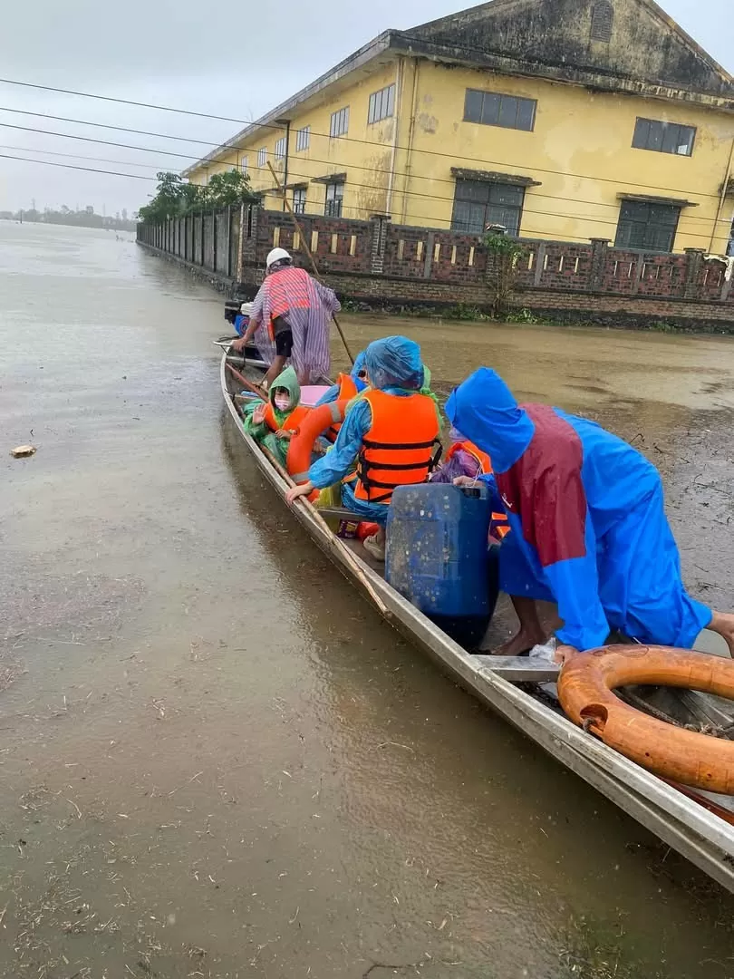 Lệ Thuỷ - Quảng Bình: Nước chưa rút, ước tính thiệt hại do mưa lũ gần 200 tỷ đồng