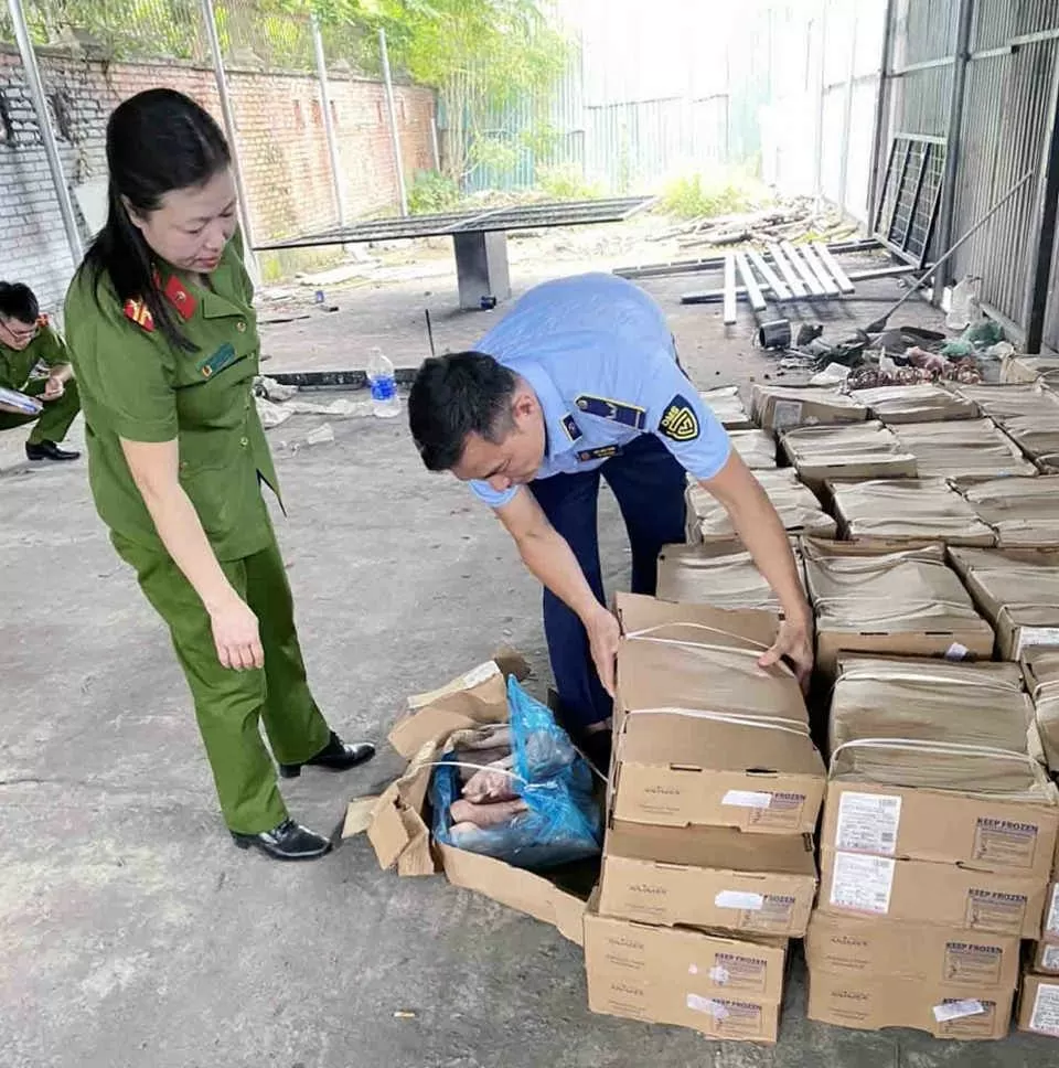 Hà Nội: Siết chặt an toàn vệ sinh thực phẩm, thu giữ hàng nghìn sản phẩm không rõ nguồn gốc