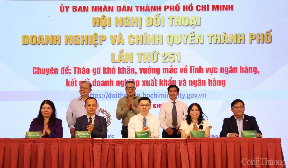 TP. Hồ Chí Minh đối thoại gỡ khó vay vốn giữa ngân hàng và doanh nghiệp xuất khẩu