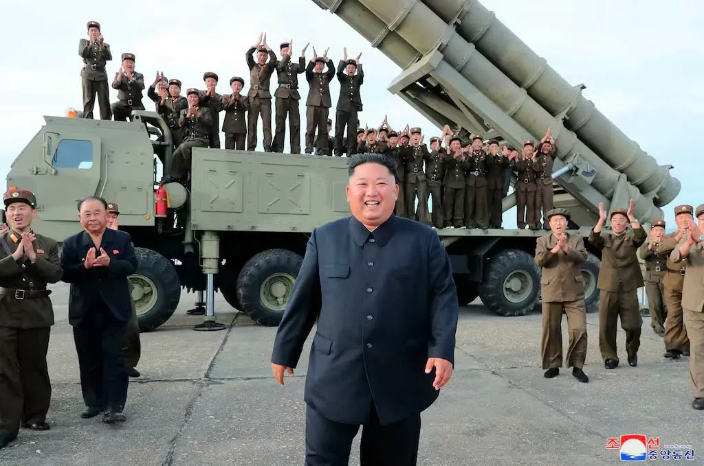 Chủ tịch Kim Jong Un thị sát cuộc thử nghiệm tên lửa tại một địa điểm không được tiết lộ ở Triều Tiên. Ảnh: KCNA