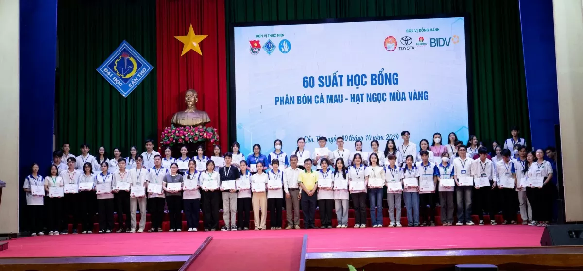 Phân Bón Cà Mau trao tặng 60 suất học bổng Hạt Ngọc Mùa Vàng cho Đại Học Cần Thơ