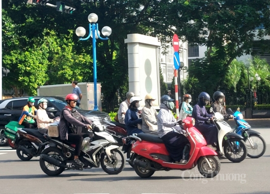thoi tiet hom nay 244 ha noi co mua rao va dong