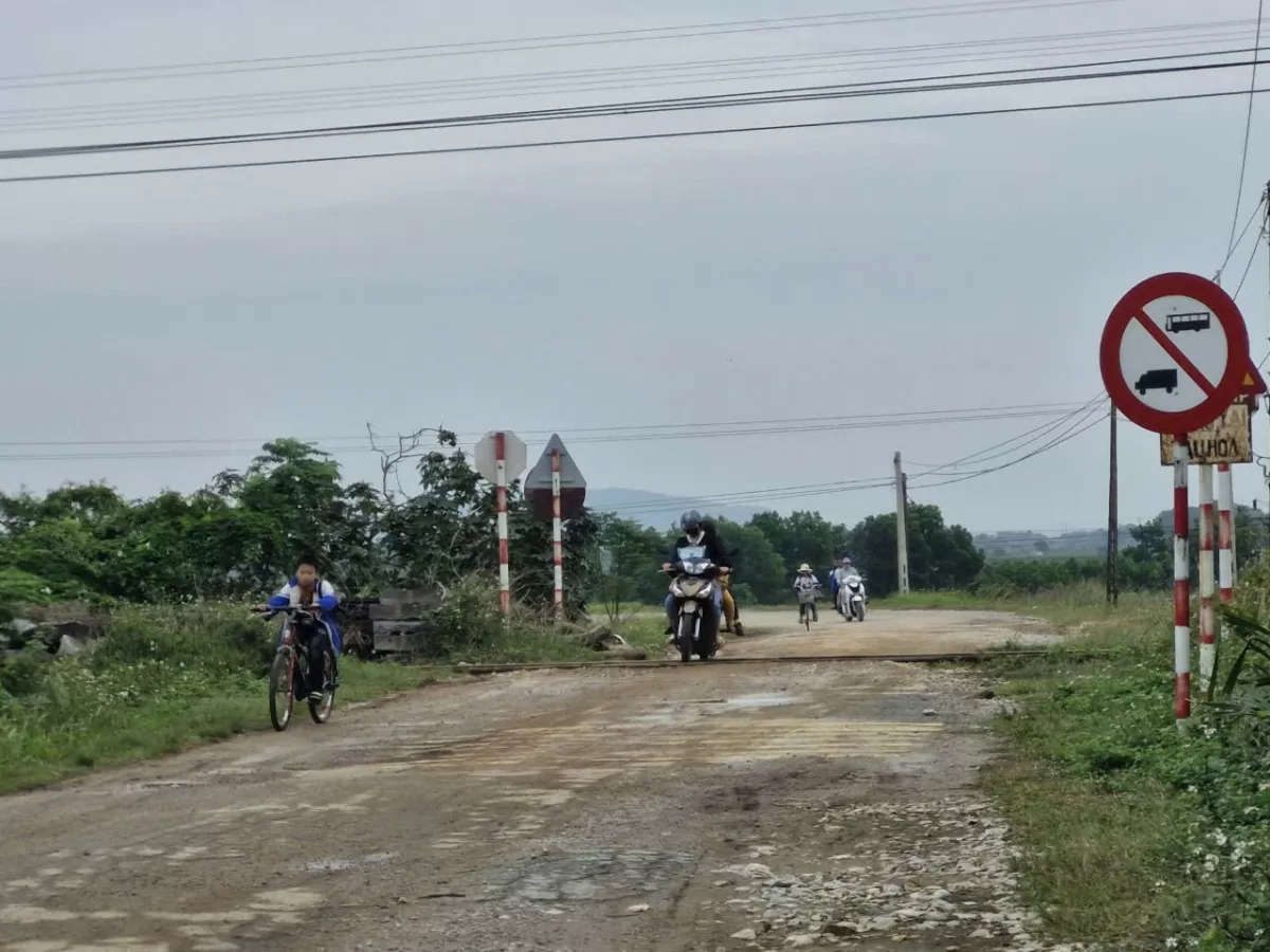 Thanh Hóa: Tiềm ẩn tai nạn giao thông tại các lối đi tự mở giao cắt với đường sắt