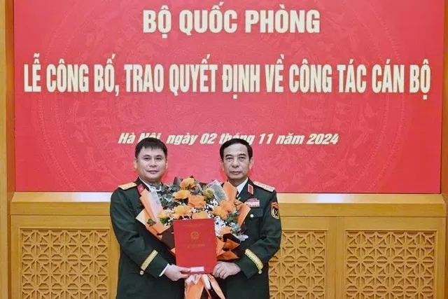 Bộ trưởng Bộ Quốc phòng trao quyết định bổ nhiệm hai Phó Tổng giám đốc Tập đoàn Viettel