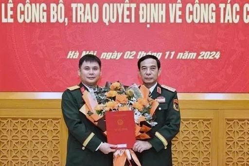 Bộ trưởng Bộ Quốc phòng trao quyết định bổ nhiệm hai Phó Tổng giám đốc Tập đoàn Viettel