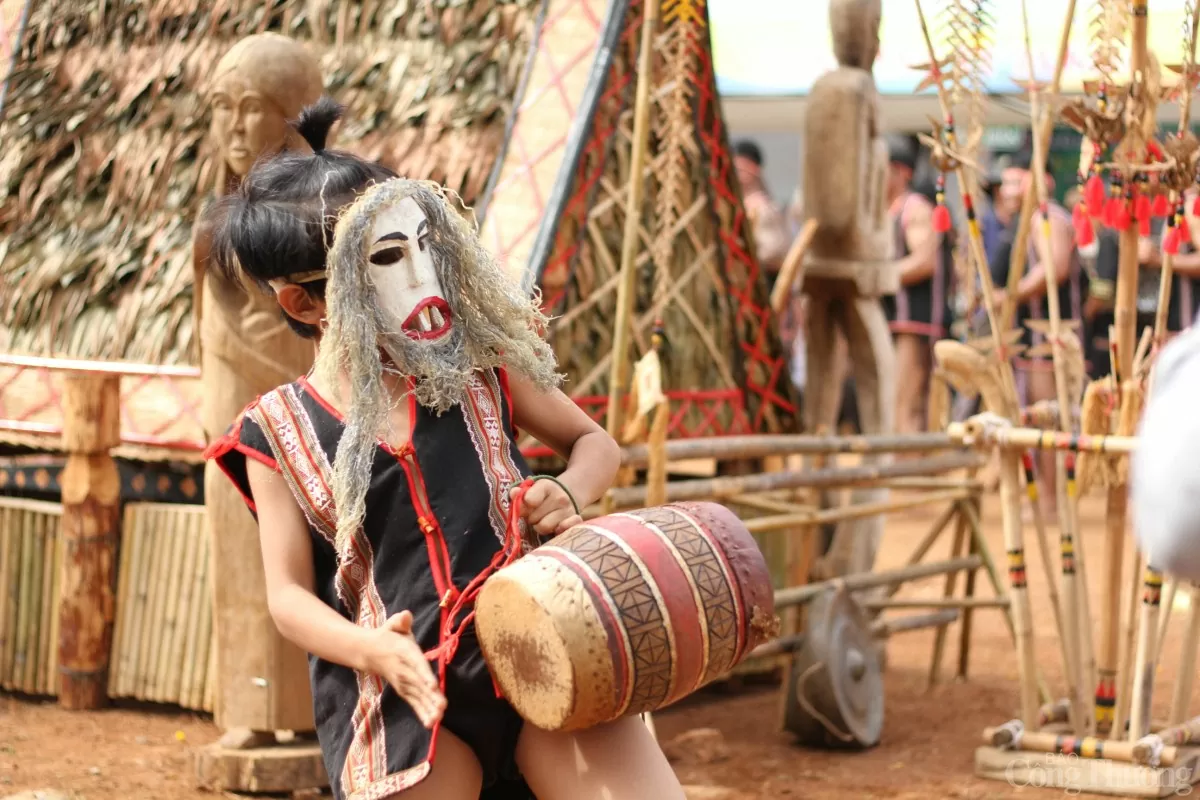 Mãn nhãn với những tiết mục biểu diễn tại Liên hoan Văn hóa cồng chiêng huyện Ia Grai, Gia Lai Mãn nhãn với những tiết mục biểu diễn tại Liên hoan Văn hóa cồng chiêng huyện Ia Grai, Gia Lai