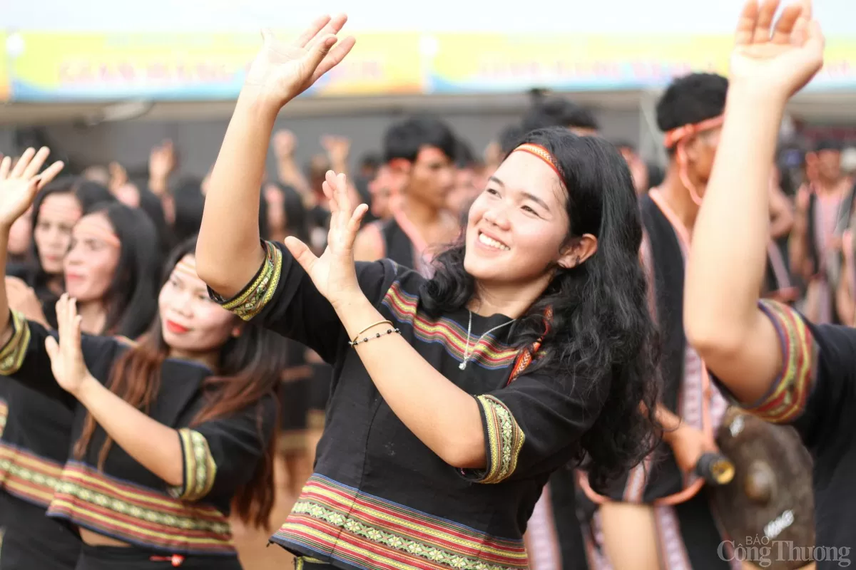 Mãn nhãn với những tiết mục biểu diễn tại Liên hoan Văn hóa cồng chiêng huyện Ia Grai, Gia Lai Mãn nhãn với những tiết mục biểu diễn tại Liên hoan Văn hóa cồng chiêng huyện Ia Grai, Gia Lai