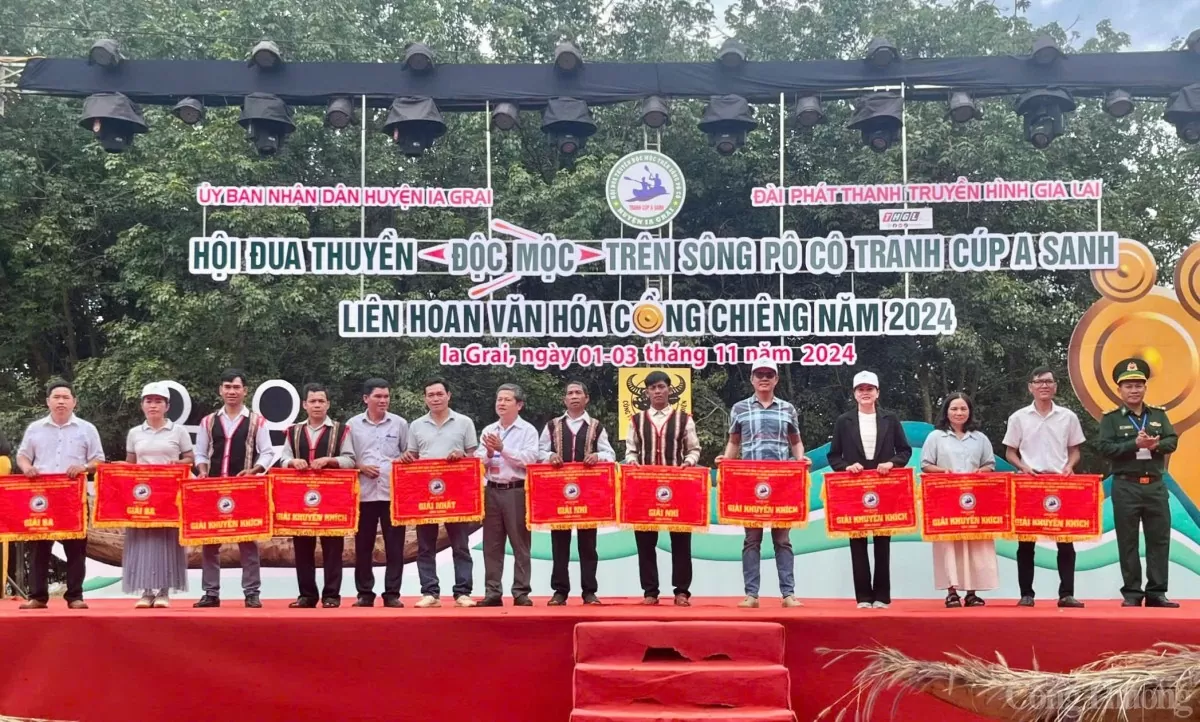 Mãn nhãn với những tiết mục biểu diễn tại Liên hoan Văn hóa cồng chiêng huyện Ia Grai, Gia Lai Mãn nhãn với những tiết mục biểu diễn tại Liên hoan Văn hóa cồng chiêng huyện Ia Grai, Gia Lai