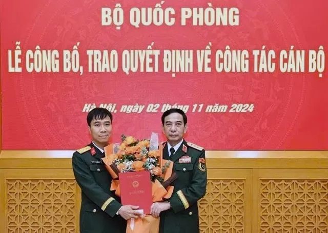 Bộ trưởng Bộ Quốc phòng trao quyết định bổ nhiệm hai Phó Tổng giám đốc Tập đoàn Viettel