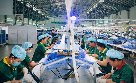 tra vinh thang 10 thu gan 5300 ty dong tu ban le hang hoa va dich vu tieu dung