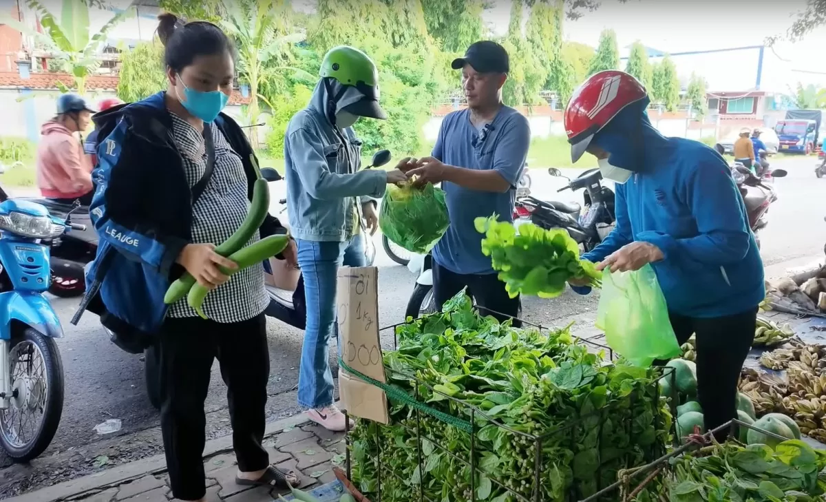 Đồng Nai: Minh 'râu' bán rau và hành trình tặng rau miễn phí cho công nhân