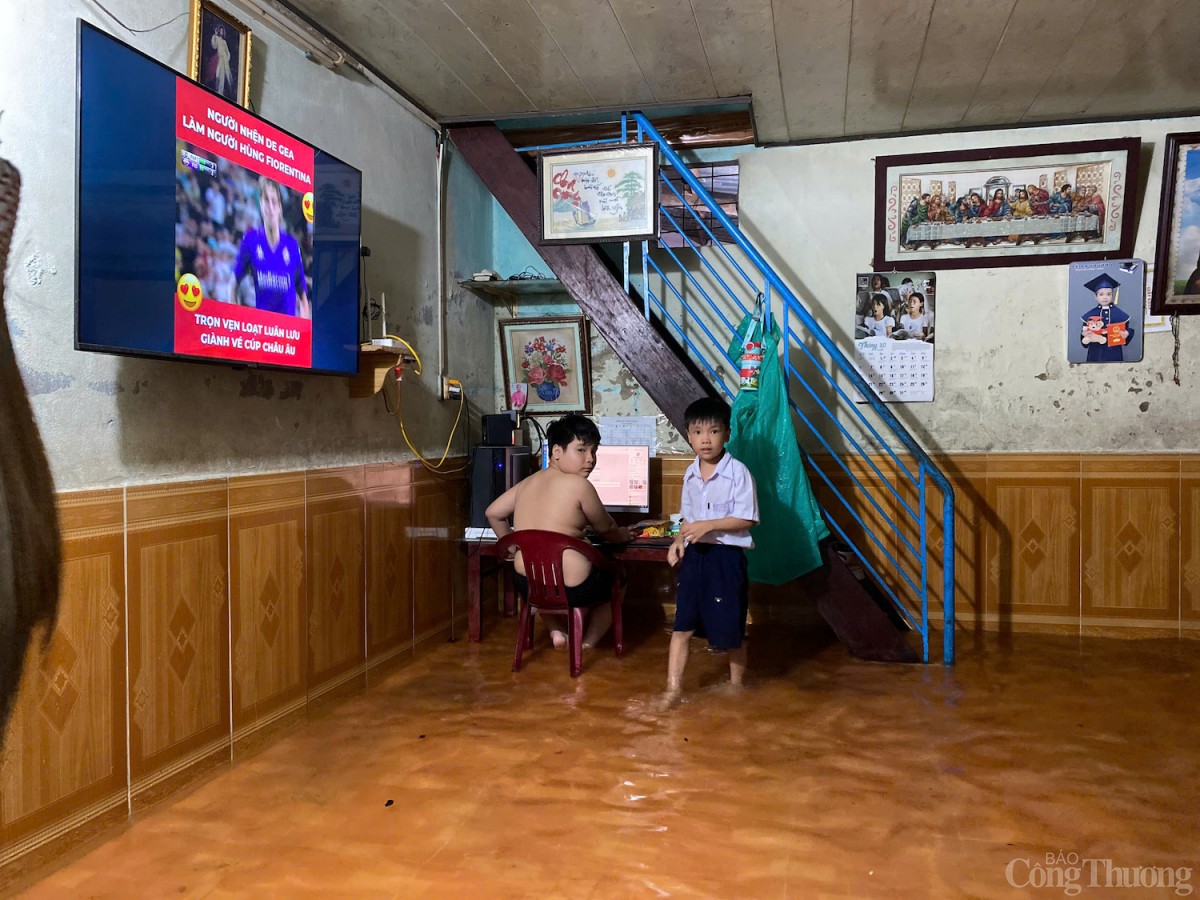 Nước đã tràn vào nhà dân tại đường Mẹ Suốt (quận Liên Chiểu)