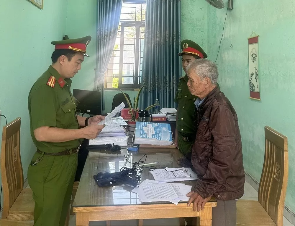 quang nam khoi to doi tuong le manh loi dung quyen tu do dan chu xam pham loi ich nha nuoc