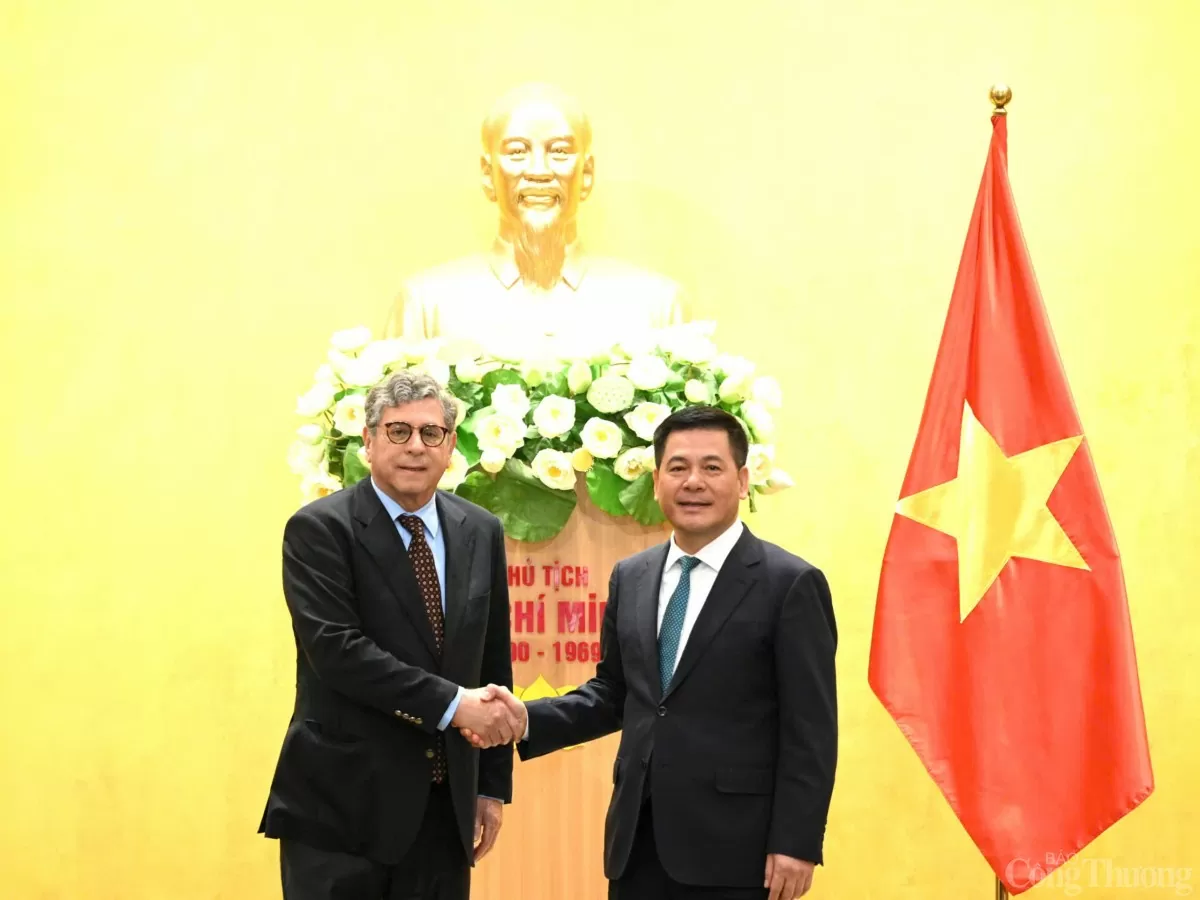 bo truong nguyen hong dien tiep va lam viec voi dai su brazil tai viet nam