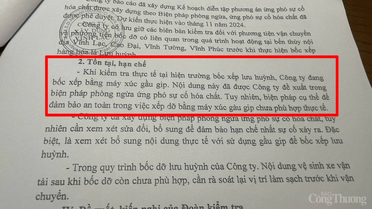 Cận cảnh bốc xếp lưu huỳnh lộ thiên nguy cơ gây ô nhiễm môi trường ở Vĩnh Phúc