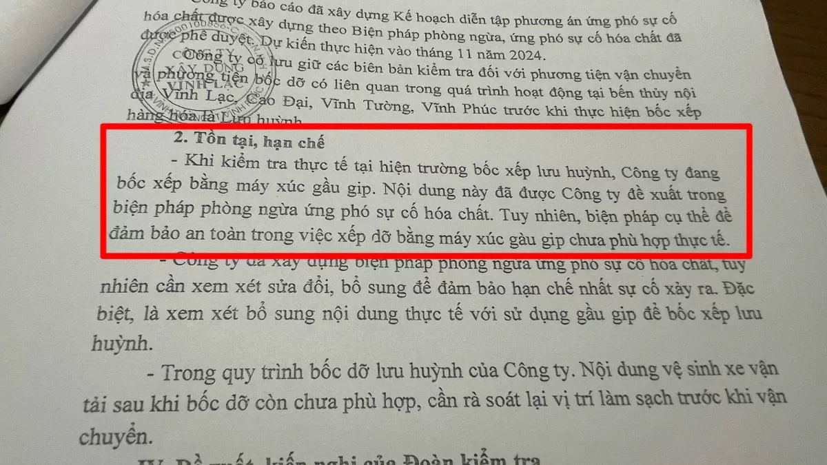 Cận cảnh bốc xếp lưu huỳnh lộ thiên nguy cơ gây ô nhiễm môi trường ở Vĩnh Phúc