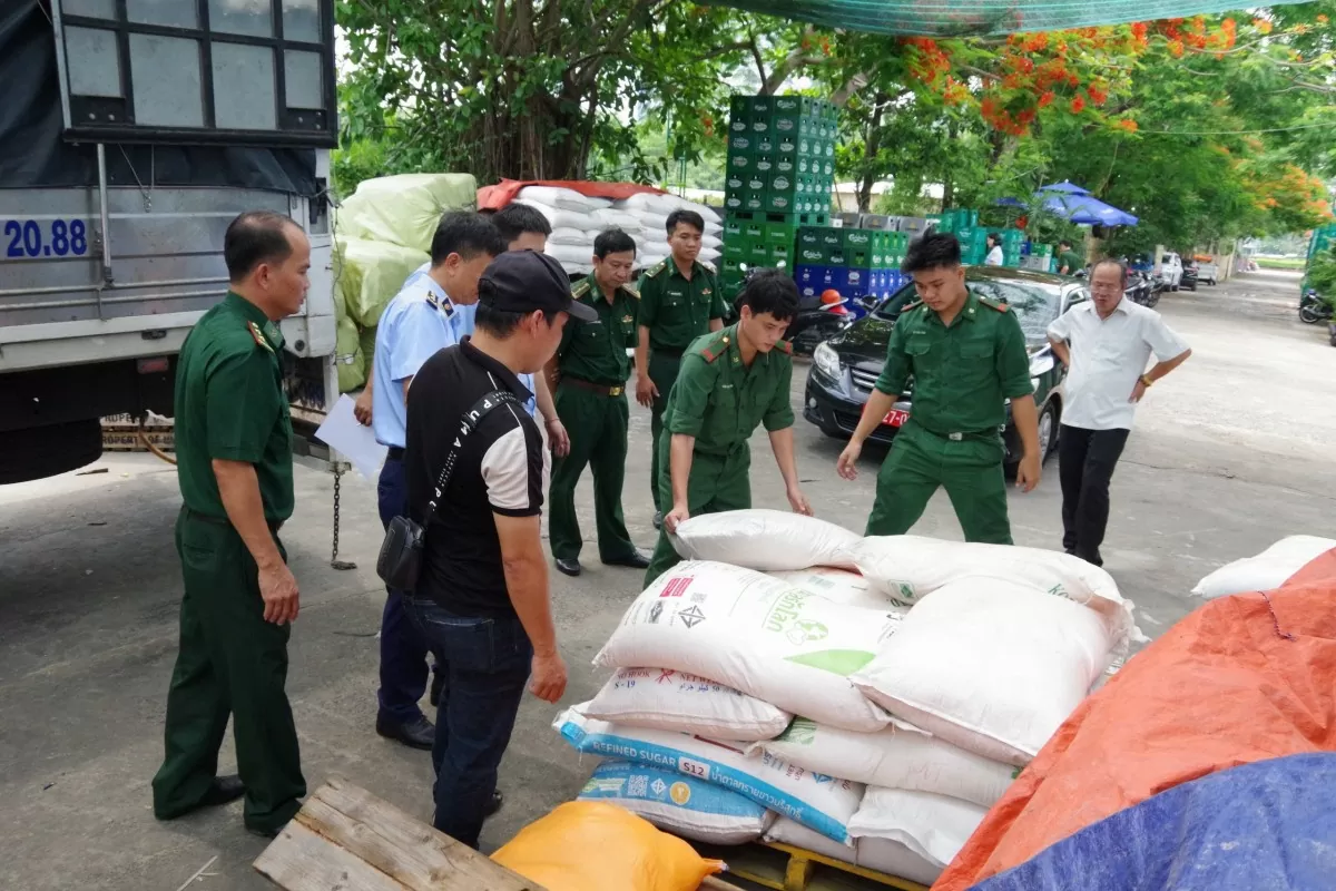 Lực lượng liên ngành tỉnh Bà Rịa - Vũng Tàu phát hiện hàng tấn đường cát không có hóa đơn chứng từ. Ảnh: Cục QLTT Bà Rịa - Vũng Tàu