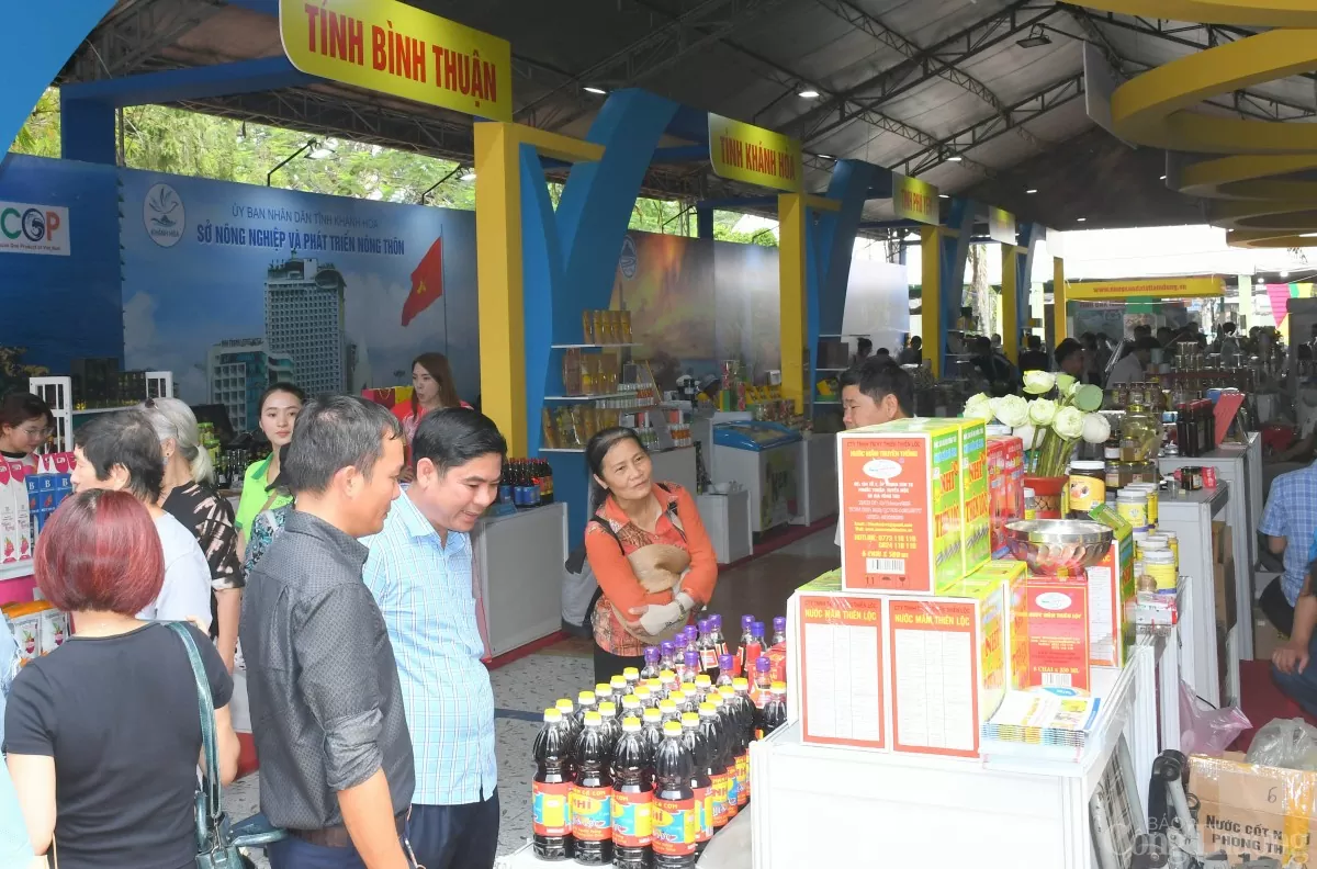 Hàng trăm gian hàng sản phẩm OCOP vùng miền quy tụ tại TP. Hồ Chí Minh