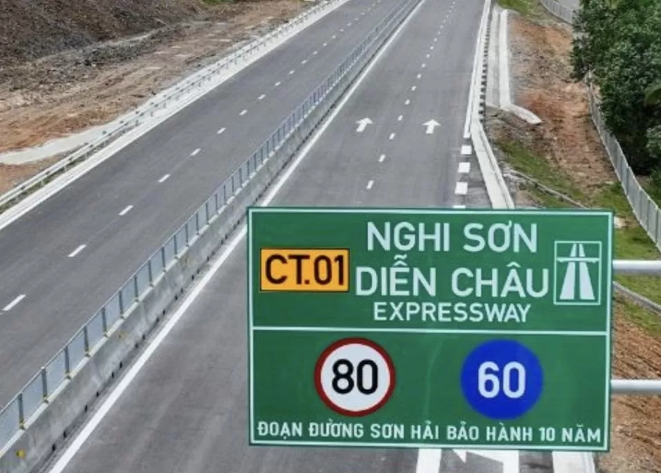 Xóa dòng chữ ‘đoạn đường Sơn Hải bảo hành 10 năm’ trên biển báo: Cục Đường bộ nói gì?