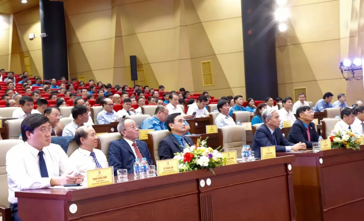 Vinh quang thợ mỏ: “30 năm Sáng tạo - Năng suất - Thu nhập cao” Vinh quang thợ mỏ: “30 năm Sáng tạo - Năng suất - Thu nhập cao”
