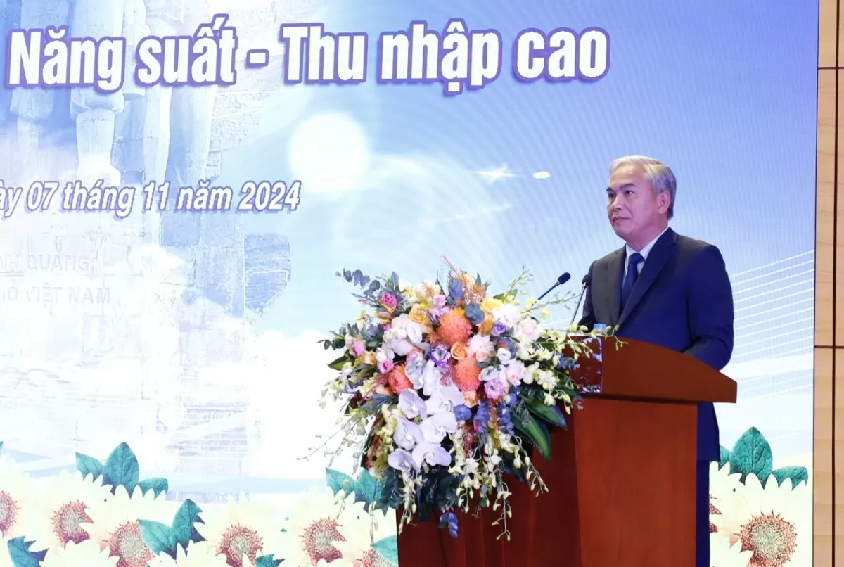 Vinh quang thợ mỏ: “30 năm Sáng tạo - Năng suất - Thu nhập cao” Vinh quang thợ mỏ: “30 năm Sáng tạo - Năng suất - Thu nhập cao”