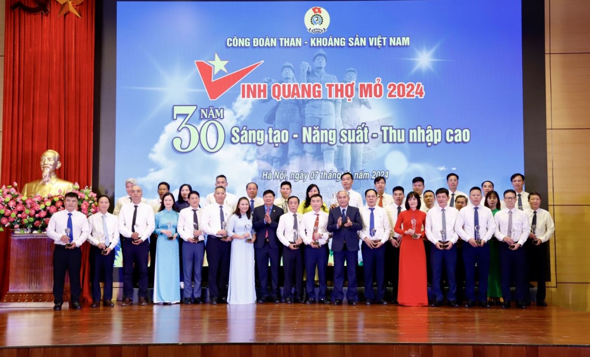 Vinh quang thợ mỏ: “30 năm Sáng tạo - Năng suất - Thu nhập cao”