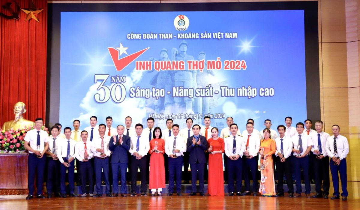 Vinh quang thợ mỏ: “30 năm Sáng tạo - Năng suất - Thu nhập cao”