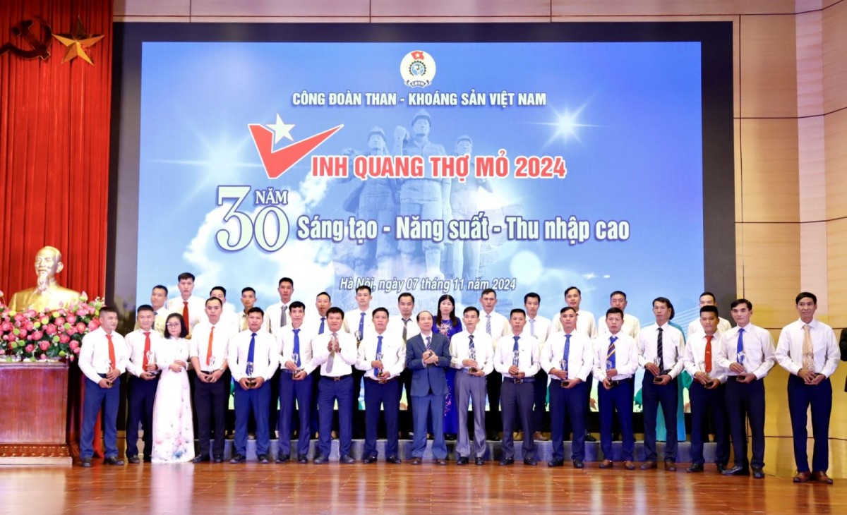 Vinh quang thợ mỏ: “30 năm Sáng tạo - Năng suất - Thu nhập cao”