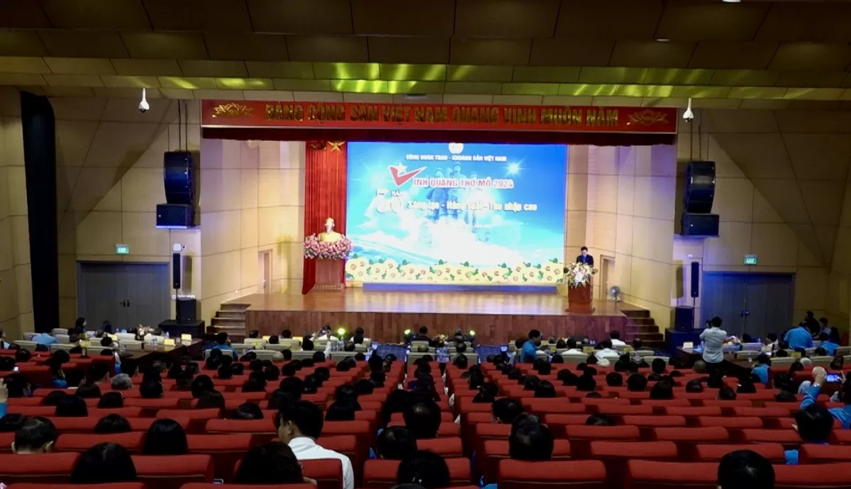 Vinh quang thợ mỏ: “30 năm Sáng tạo - Năng suất - Thu nhập cao” Vinh quang thợ mỏ: “30 năm Sáng tạo - Năng suất - Thu nhập cao”