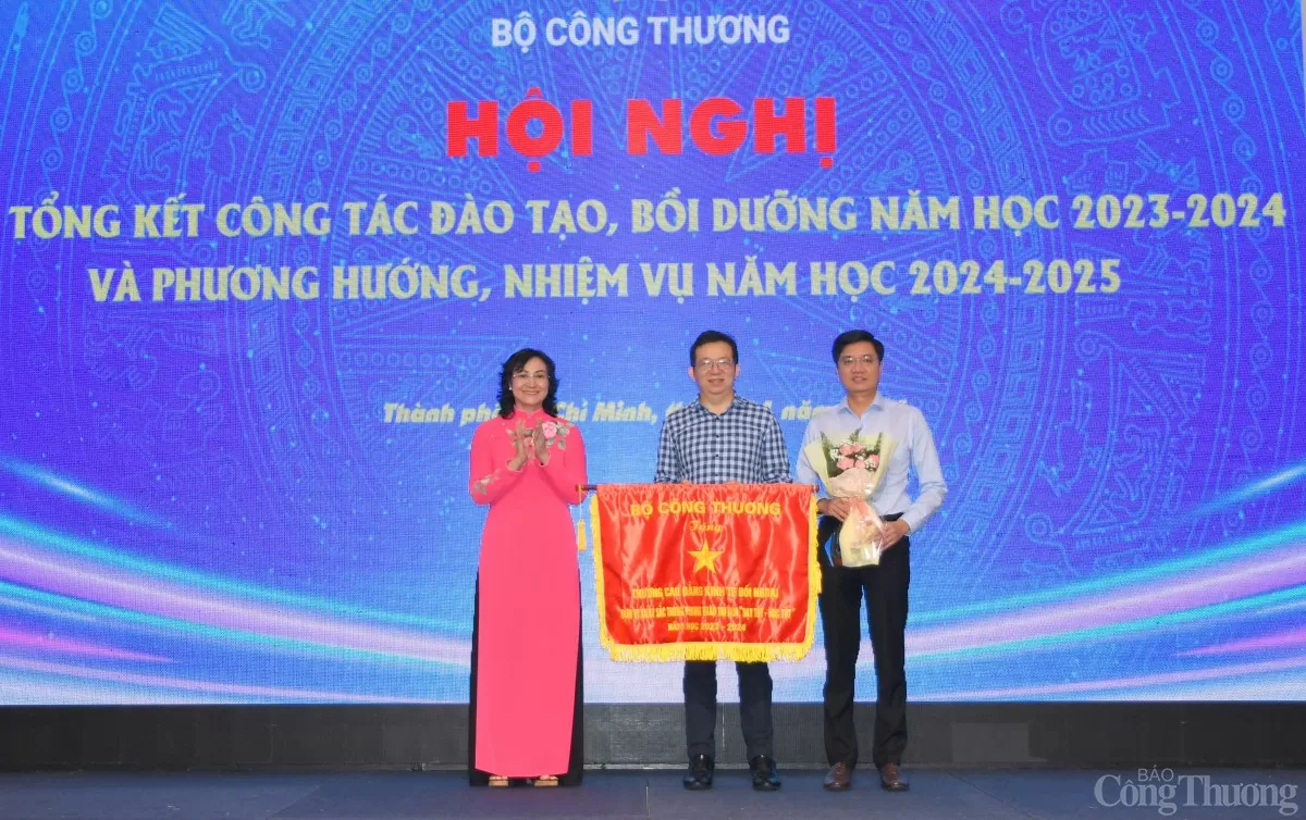 Thứ trưởng Phan Thị Thắng: Các cơ sở giáo dục đẩy mạnh đào tạo theo hướng hiện đại, hội nhập quốc tế