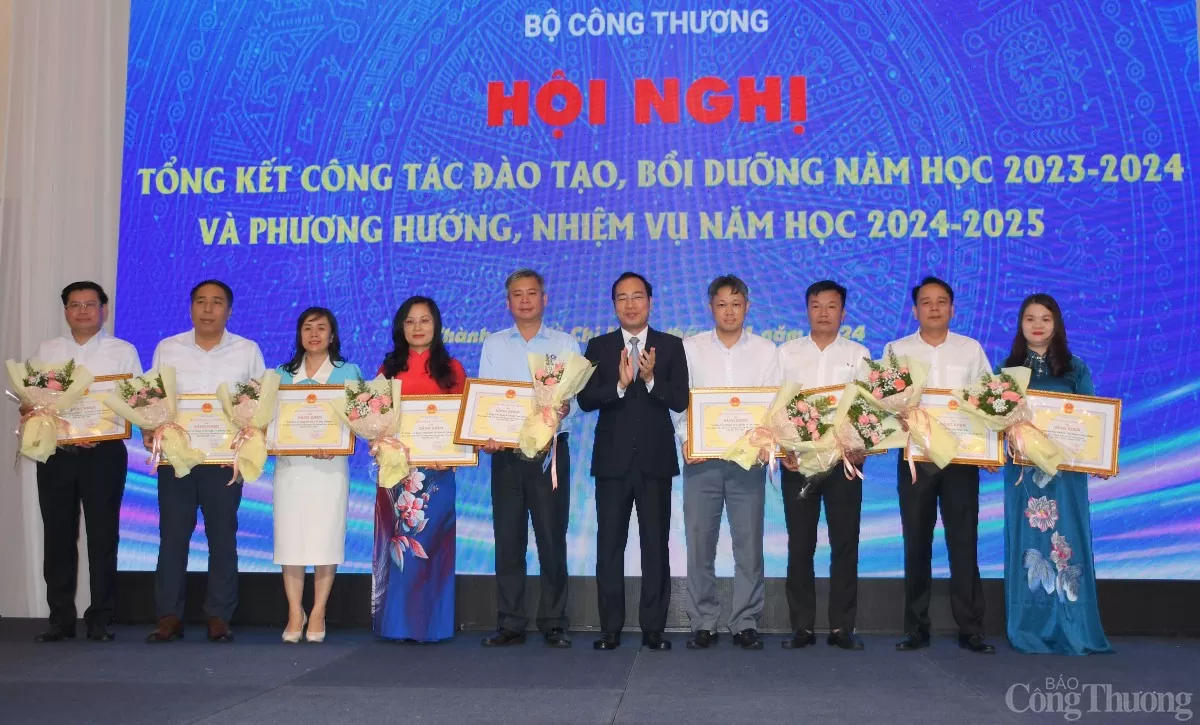 Thứ trưởng Phan Thị Thắng: Các cơ sở giáo dục đẩy mạnh đào tạo theo hướng hiện đại, hội nhập quốc tế