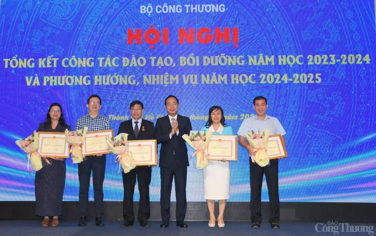 Thứ trưởng Phan Thị Thắng: Các cơ sở giáo dục đẩy mạnh đào tạo theo hướng hiện đại, hội nhập quốc tế