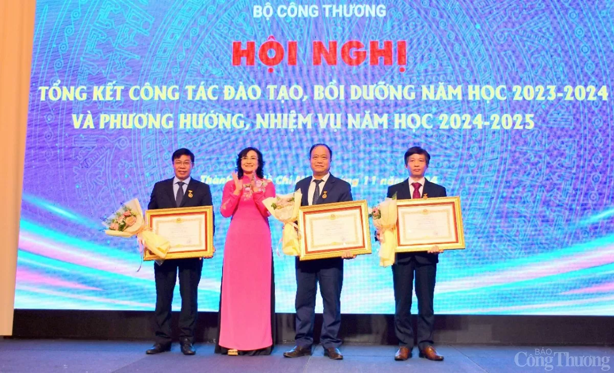 Thứ trưởng Phan Thị Thắng: Các cơ sở giáo dục đẩy mạnh đào tạo theo hướng hiện đại, hội nhập quốc tế