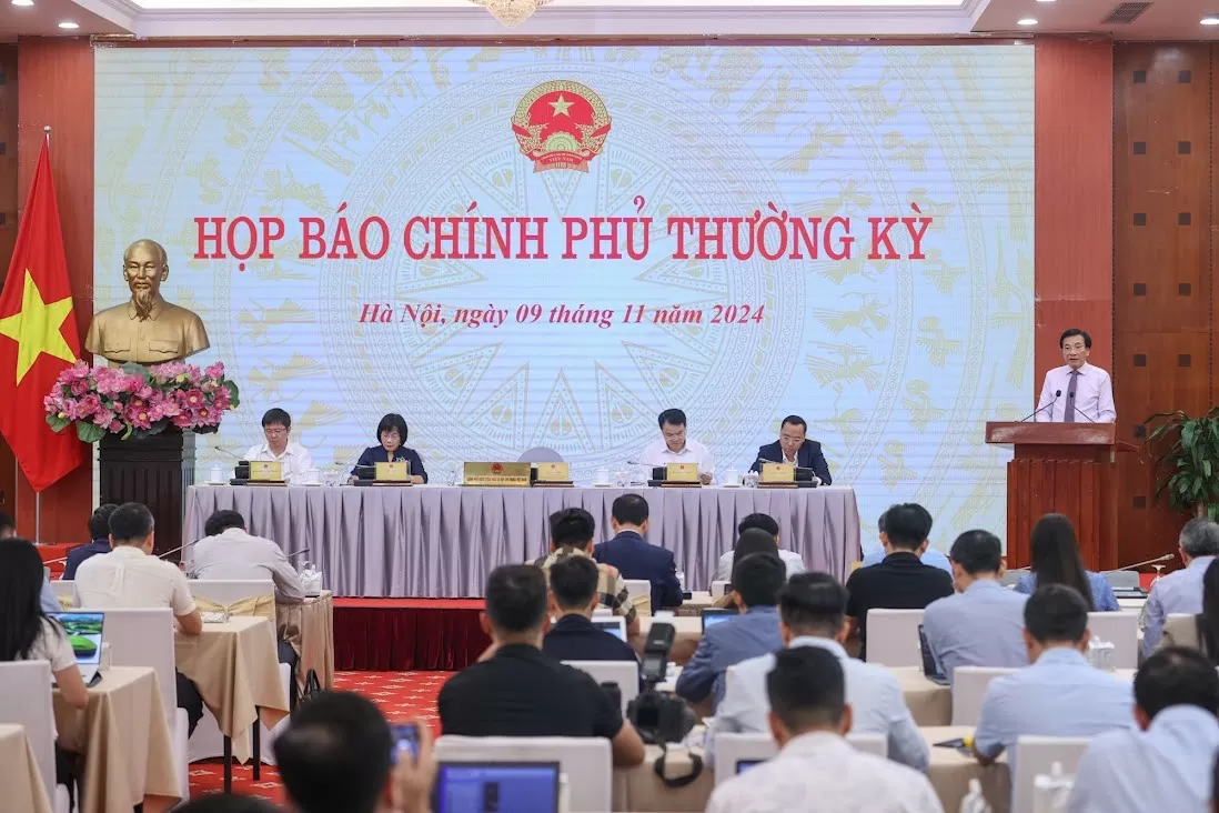 Họp báo Chính phủ thường kỳ tháng 10: Khu vực công nghiệp tăng trưởng 8,3%