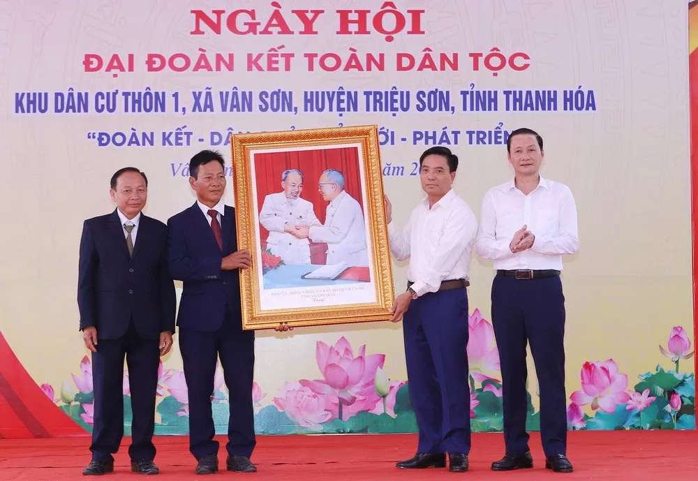 Phó Thủ tướng Chính phủ Lê Thành Long dự Ngày hội Đại đoàn kết toàn dân tộc tại Thanh Hóa