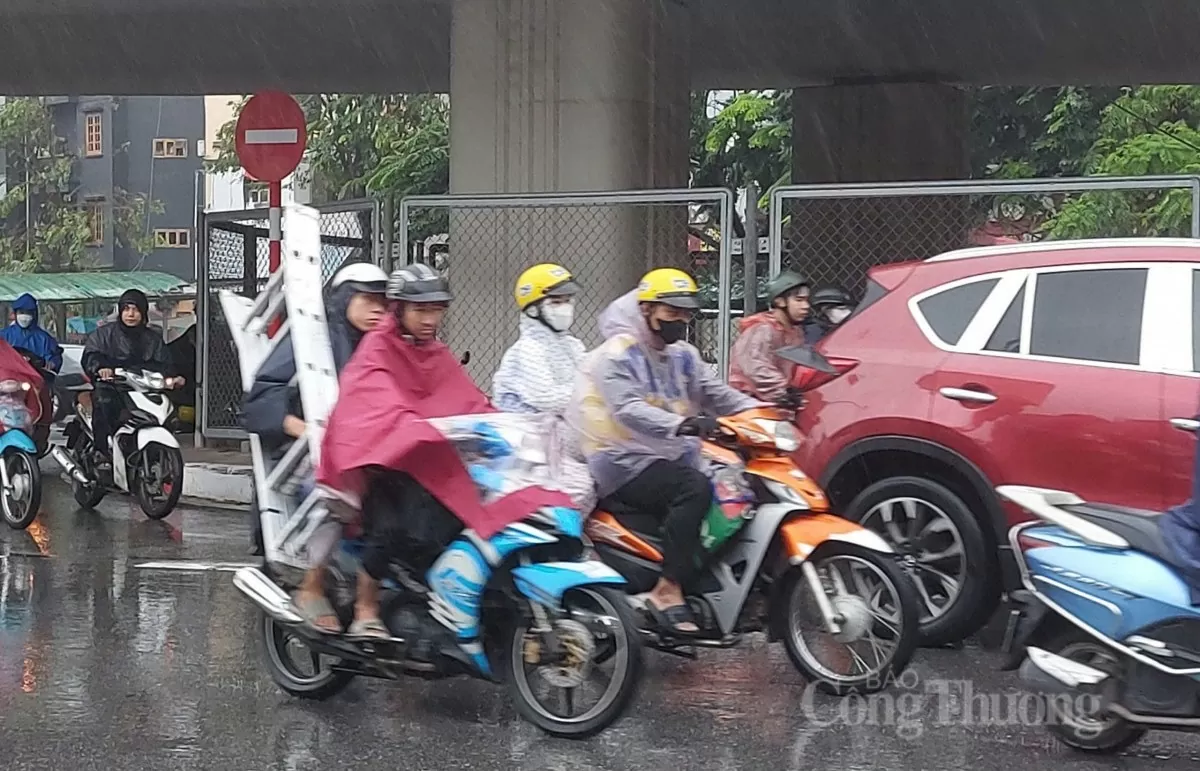 Dự báo mới nhất diễn biến cơn bão số 7 Yinxing và bão Toraji, ngày mai bão Toraji giảm cường độ