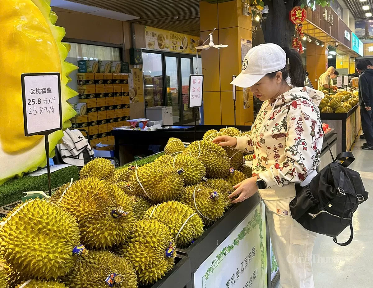 Sầu riêng Thái Lan bán tại siêu thị ở Bắc Kinh, Trung Quốc