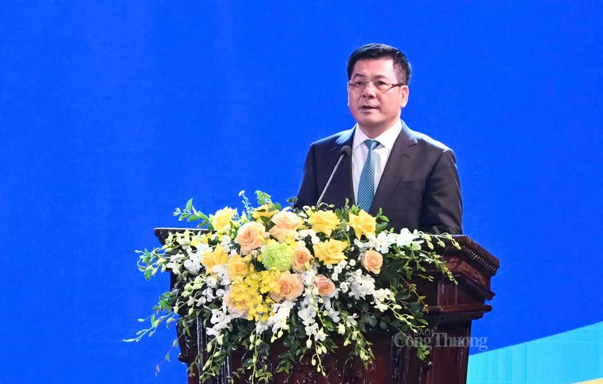 Minister of Industry and Trade Nguyen Hong Dien delivered the opening speech at the event.