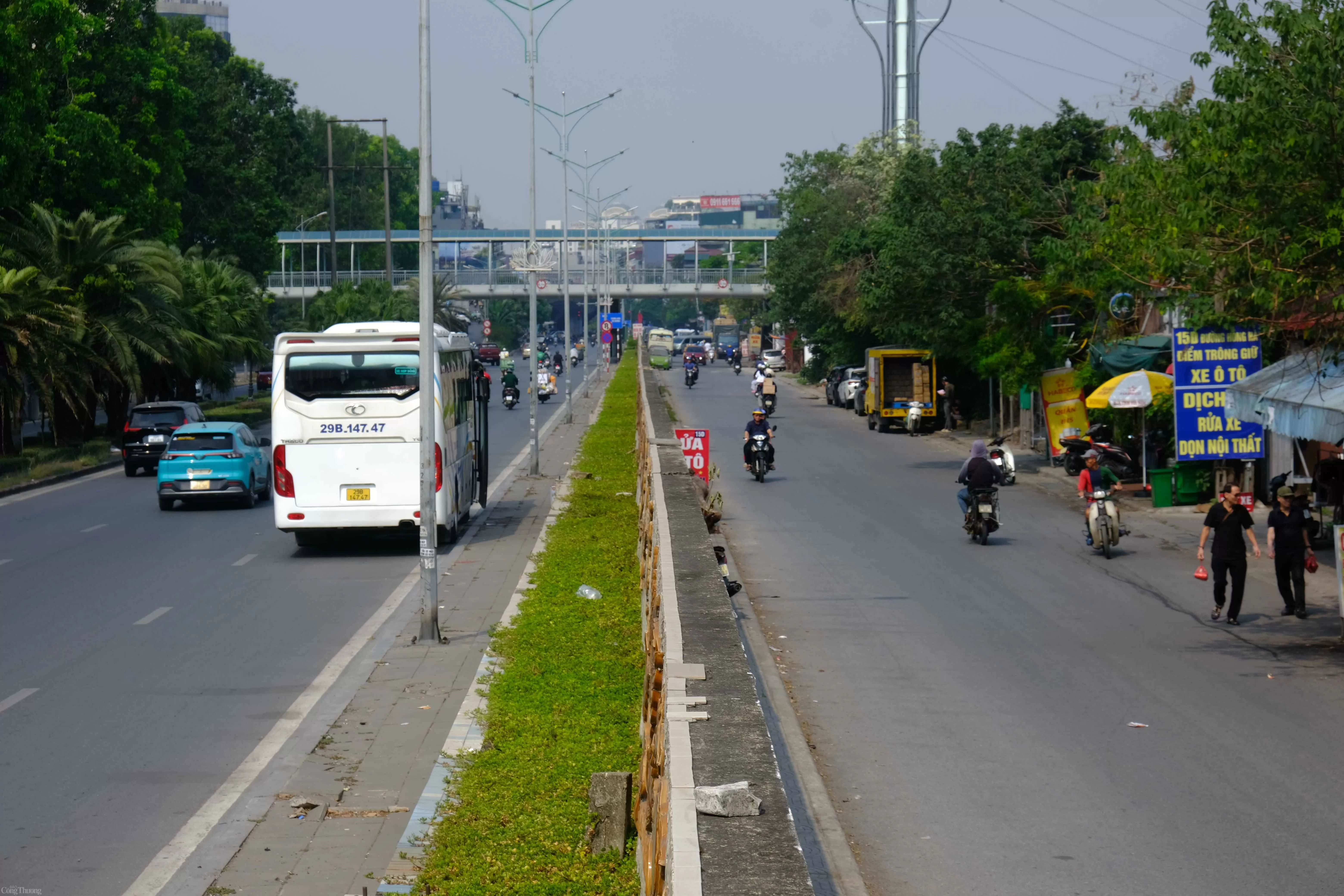 Hà Nội: Tiếc nuối nhìn con đường Gốm sứ ven sông Hồng từng đạt kỷ lục Guinness ngày càng xuống cấp