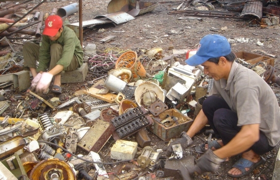 vi sao o nhiem moi truong lang nghe chua duoc giai quyet triet de