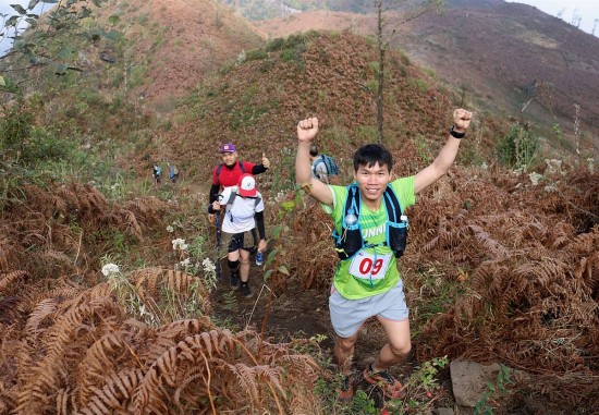 lao cai 250 van dong vien tham gia giai leo nui chinh phuc dinh lao than
