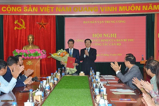 ong nguyen quang duc duoc dieu dong lam pho truong ban dan van trung uong