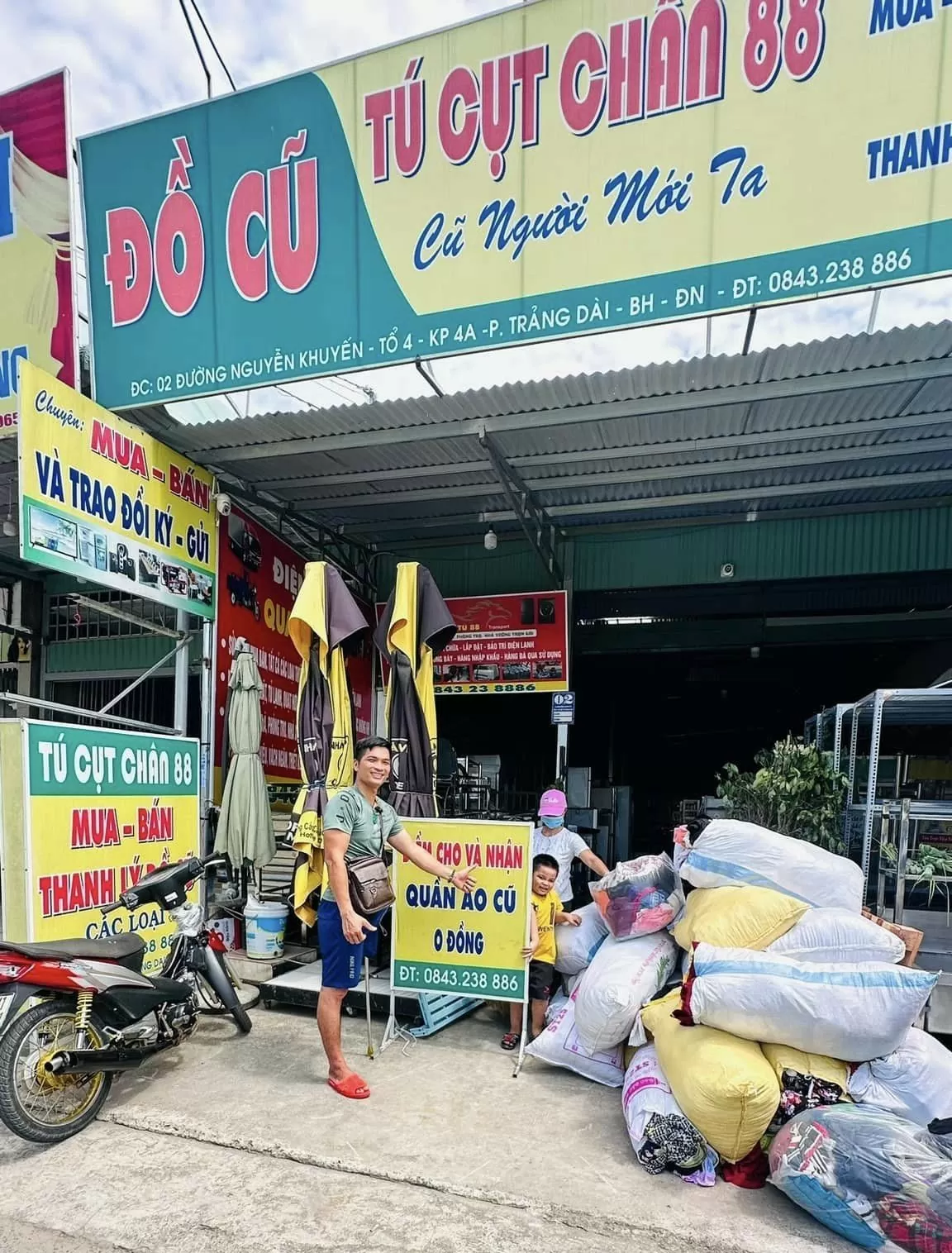 Tình người lan tỏa từ 'khu chợ 0 đồng' của chàng trai một chân tại Bình Dương